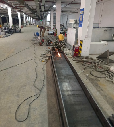 西鄉(xiāng)塘區(qū)結(jié)構(gòu)柱包鋼加固鋼板打磨